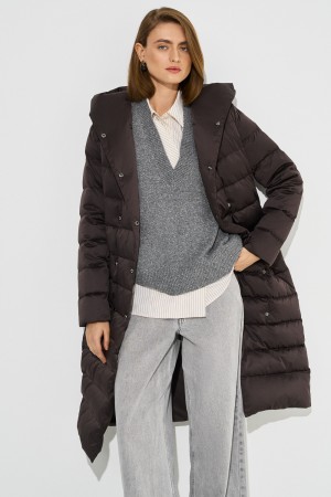 пуховик с капюшоном фотография