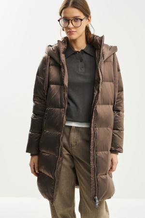 пуховик с капюшоном фотография