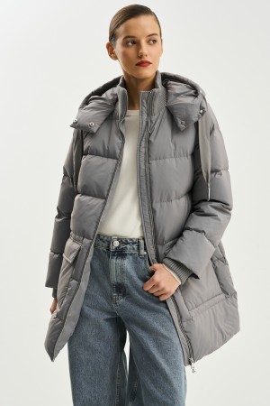 пуховик с капюшоном фотография