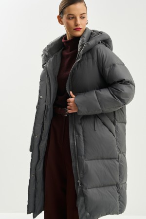 пуховик с капюшоном фотография