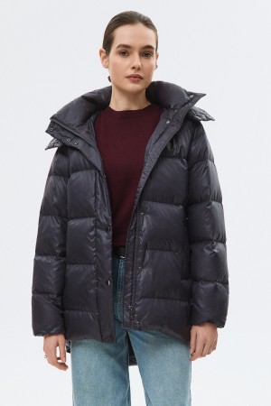 пуховик с капюшоном фотография