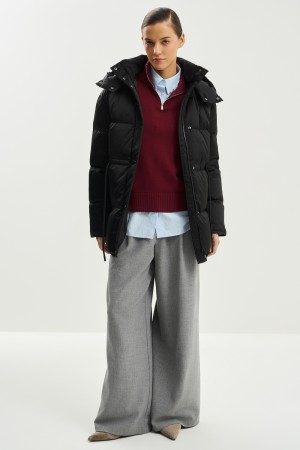 пуховик с капюшоном фотография