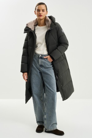 пуховик с капюшоном фотография