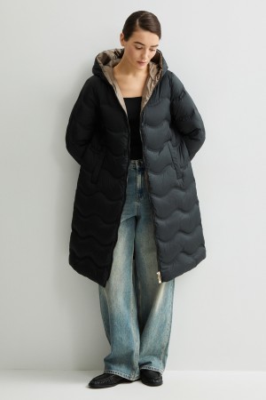 пуховик с капюшоном фотография