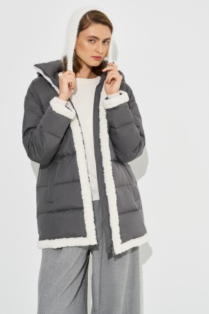 пуховик с меховой отделкой фотография