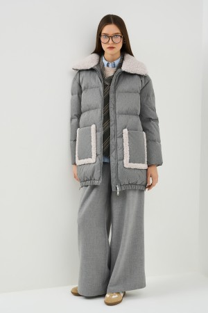 пуховик с меховой отделкой фотография