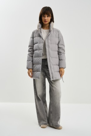 пуховик с меховой отделкой фотография