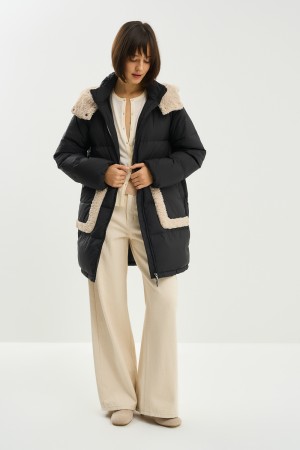 пуховик с меховой отделкой фотография