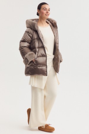 пуховик с меховой отделкой фотография