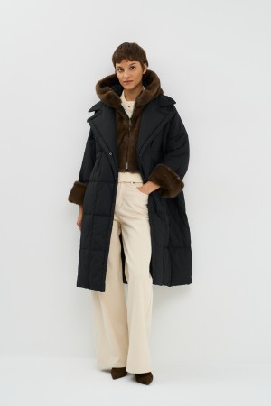 пуховик с меховой отделкой фотография