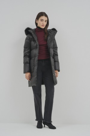 пуховик с меховой отделкой фотография