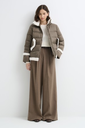 пуховик с отделкой меховой тканью фотография