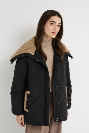 пуховик с отделкой меховой тканью фотография