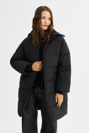 пуховик с трикотажной вставкой фотография