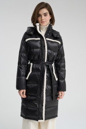 пуховое пальто с капюшоном фотография