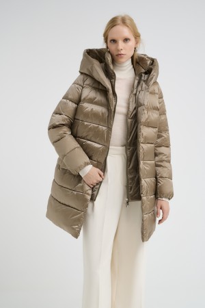 пуховое пальто с капюшоном фотография