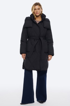 пуховое пальто с капюшоном фотография