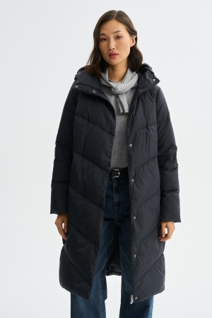 пуховое пальто с капюшоном фотография