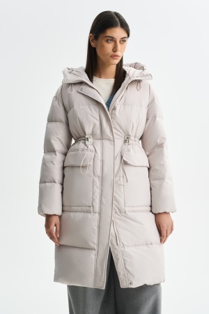 пуховое пальто с капюшоном фотография