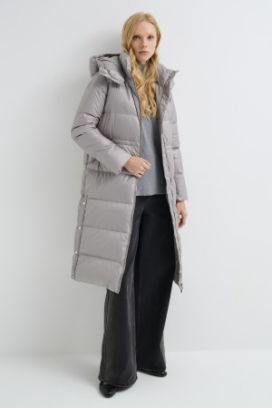 пуховое пальто с капюшоном фотография