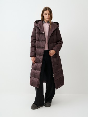 пуховое пальто с капюшоном фотография