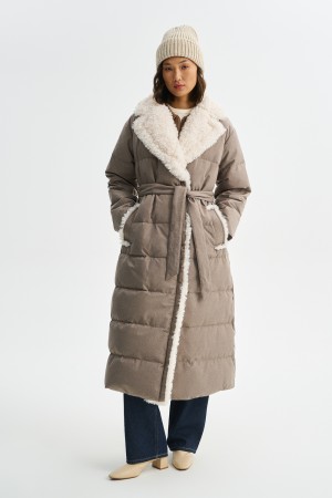 пуховое пальто с меховой отделкой фотография