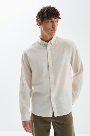 рубашка из хлопка и льна фотография