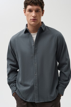 рубашка из хлопка и льна фотография