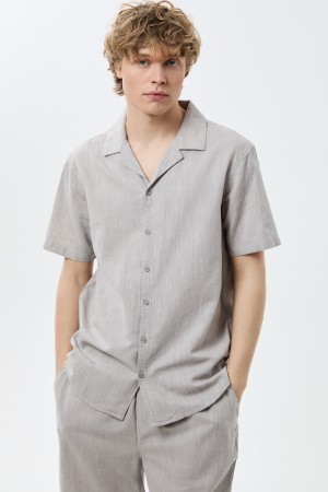 рубашка с короткими рукавами фотография