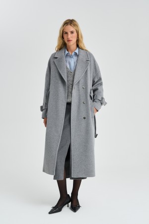 шерстяное пальто с поясом фотография