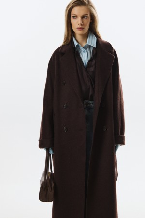 шерстяное пальто с поясом фотография