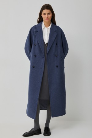 шерстяное пальто с поясом фотография