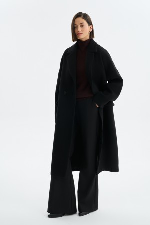 шерстяное пальто с поясом фотография