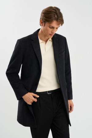 шерстяное пальто фотография