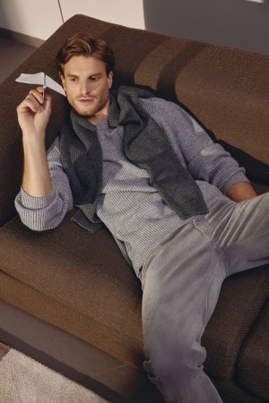 шерстяной джемпер фотография