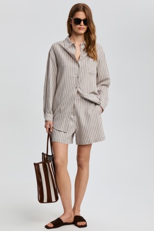 шорты в полоску фотография