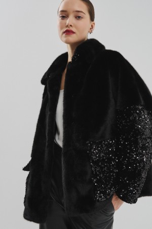 шуба из искусственного меха с пайетками фотография