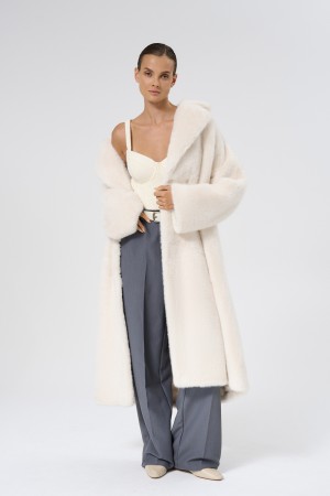 шуба из искусственного меха с поясом фотография