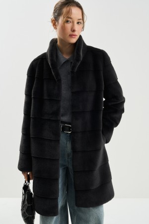 шуба из искусственного меха с поясом фотография