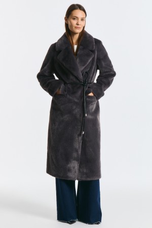 шуба из искусственного меха с поясом фотография