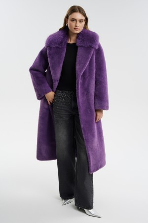 шуба из искусственного меха с поясом фотография