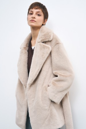 шуба из искусственного меха фотография