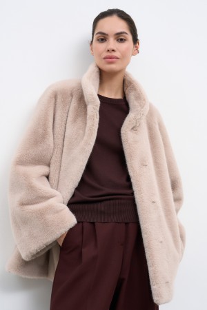 шуба из искусственного меха фотография