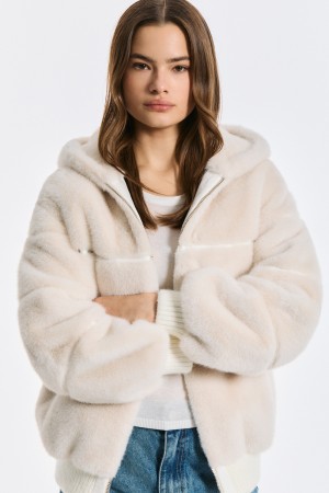 шуба из искусственного меха фотография