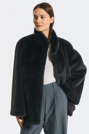 шуба из искусственного меха фотография