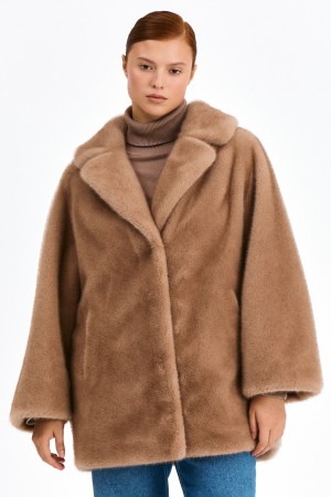 шуба из искусственного меха фотография