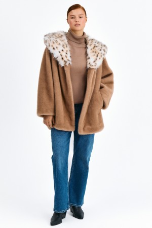 шуба из искусственного меха фотография