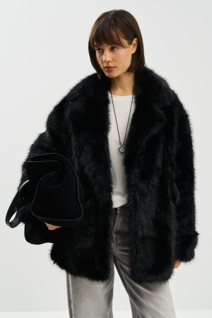 шуба из искусственного меха фотография