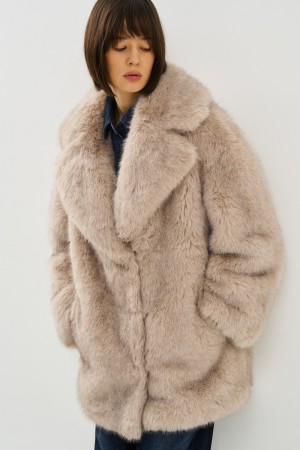 шуба из искусственного меха фотография