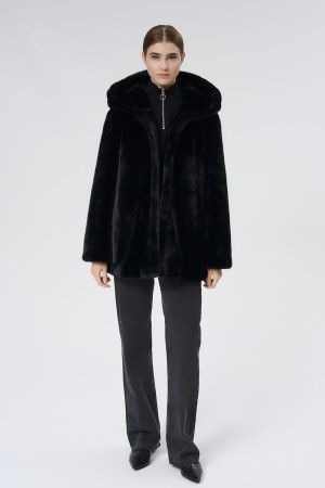 шуба из искусственного меха фотография